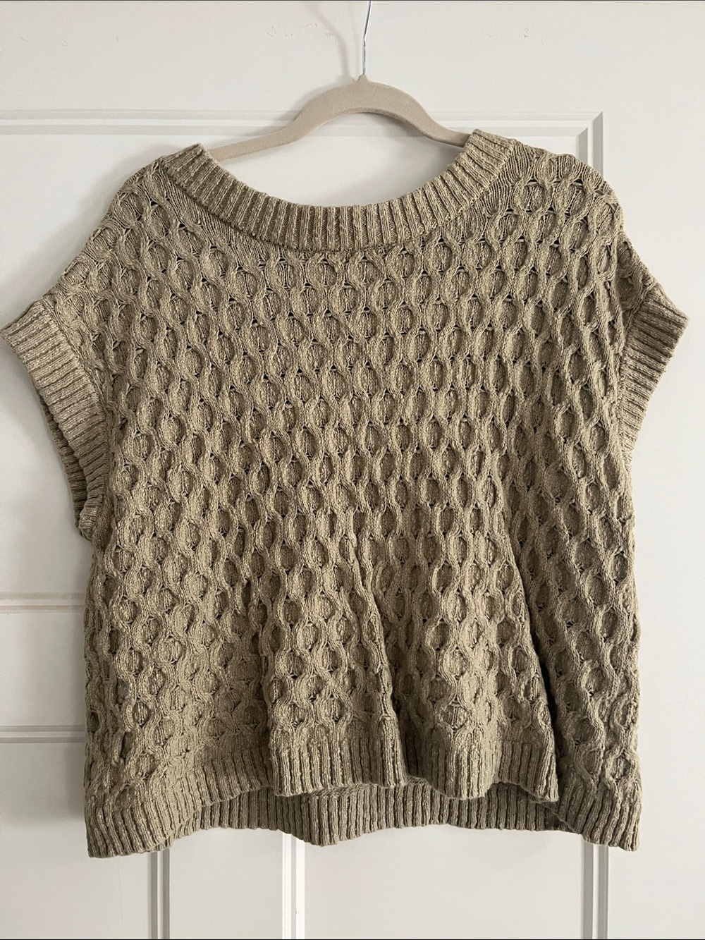 Neuflora Sleevless Olive Green Sweater